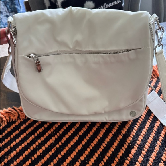 Revolve house of Harlow 1960 crossbody excellent condition - Picture 3 of 5